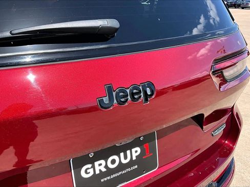 Used 2025 Jeep Grand Cherokee L Summit AWD/4WD image 30
