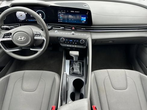 Used 2024 Hyundai Elantra SEL image 13