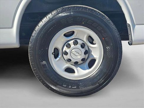 Used 2016 Chevrolet Express 2500 image 24