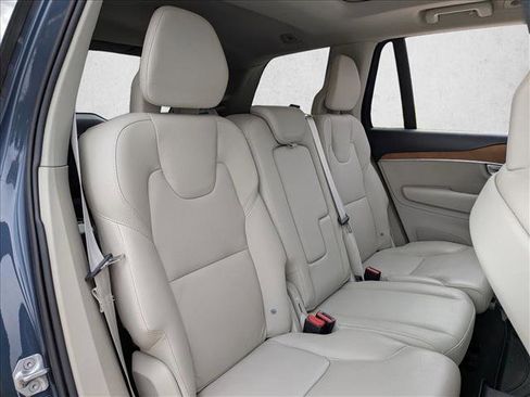 Used 2022 Volvo XC90 T6 Momentum w/ Climate Package image 17