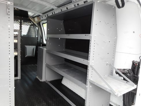 Used 2016 Chevrolet Express 2500 RWD image 17