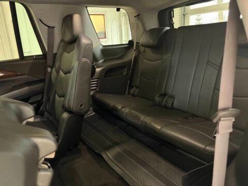 Used 2016 Cadillac Escalade Luxury AWD/4WD image 27
