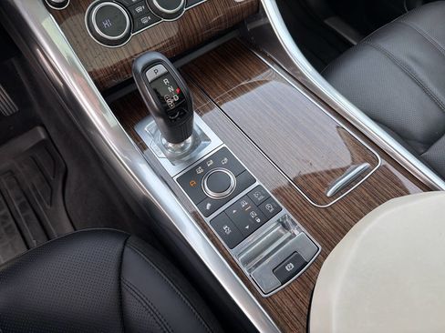 Used 2014 Land Rover Range Rover Sport HSE image 32