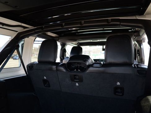 Used 2021 Jeep Wrangler Unlimited Sahara image 36