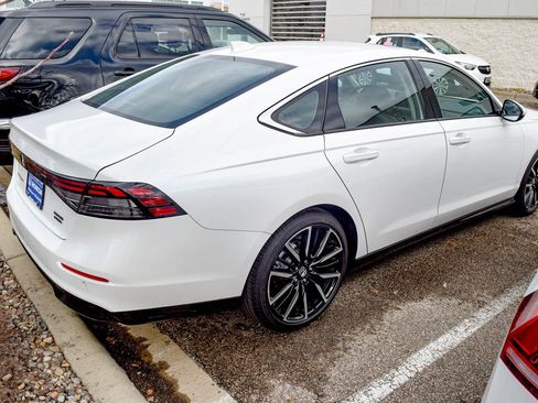 Certified 2025 Honda Accord Touring image 5