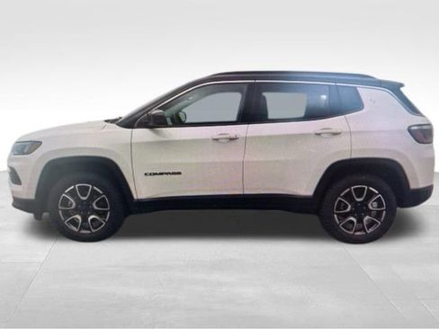 Used 2025 Jeep Compass Trailhawk AWD/4WD image 6