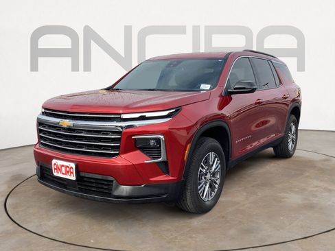 Used 2025 Chevrolet Traverse LT FWD image 9