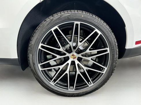 Used 2026 Porsche Macan AWD/4WD image 32