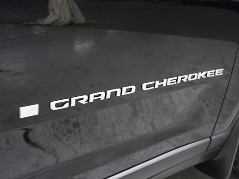 New 2025 Jeep Grand Cherokee Limited w/ Luxury Tech Group II image 37