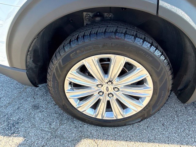 Used 2022 Ford Explorer Limited w/ Equipment Group 301A AWD/4WD image 11
