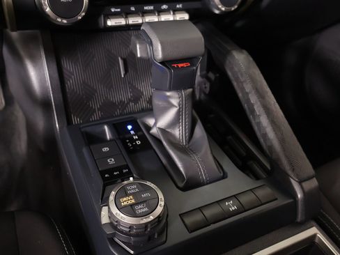 Used 2025 Toyota Tacoma TRD Off-Road image 7