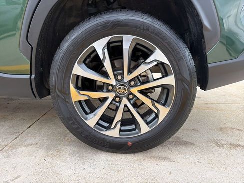 Used 2025 Toyota Corolla Cross XLE image 8