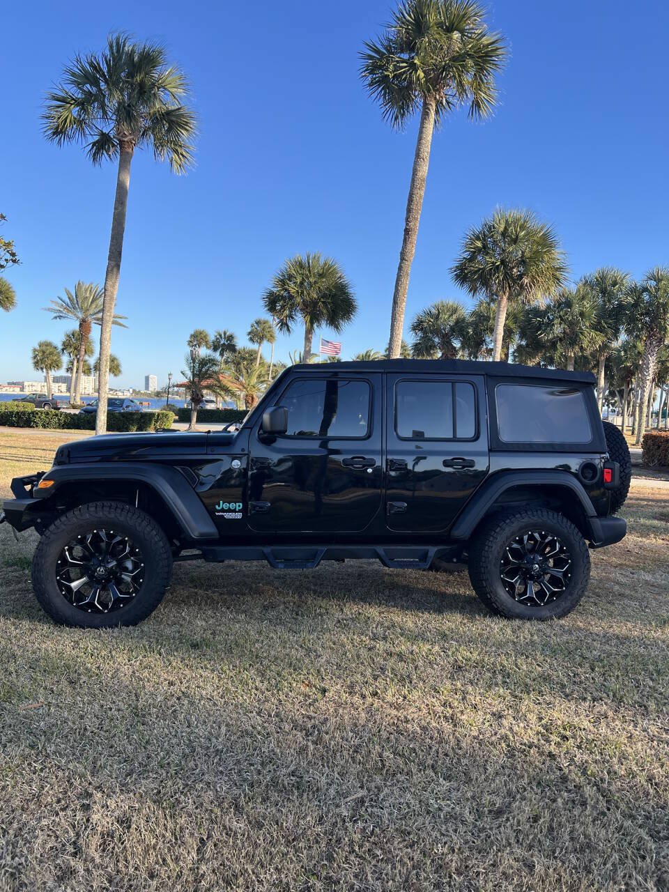 Used 2018 Jeep Wrangler Unlimited Sport AWD/4WD image 3