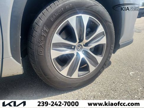 Used 2023 Toyota Highlander XLE FWD image 8