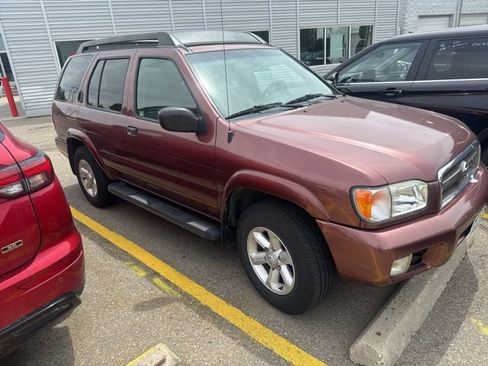 Used 2003 Nissan Pathfinder SE AWD/4WD image 1