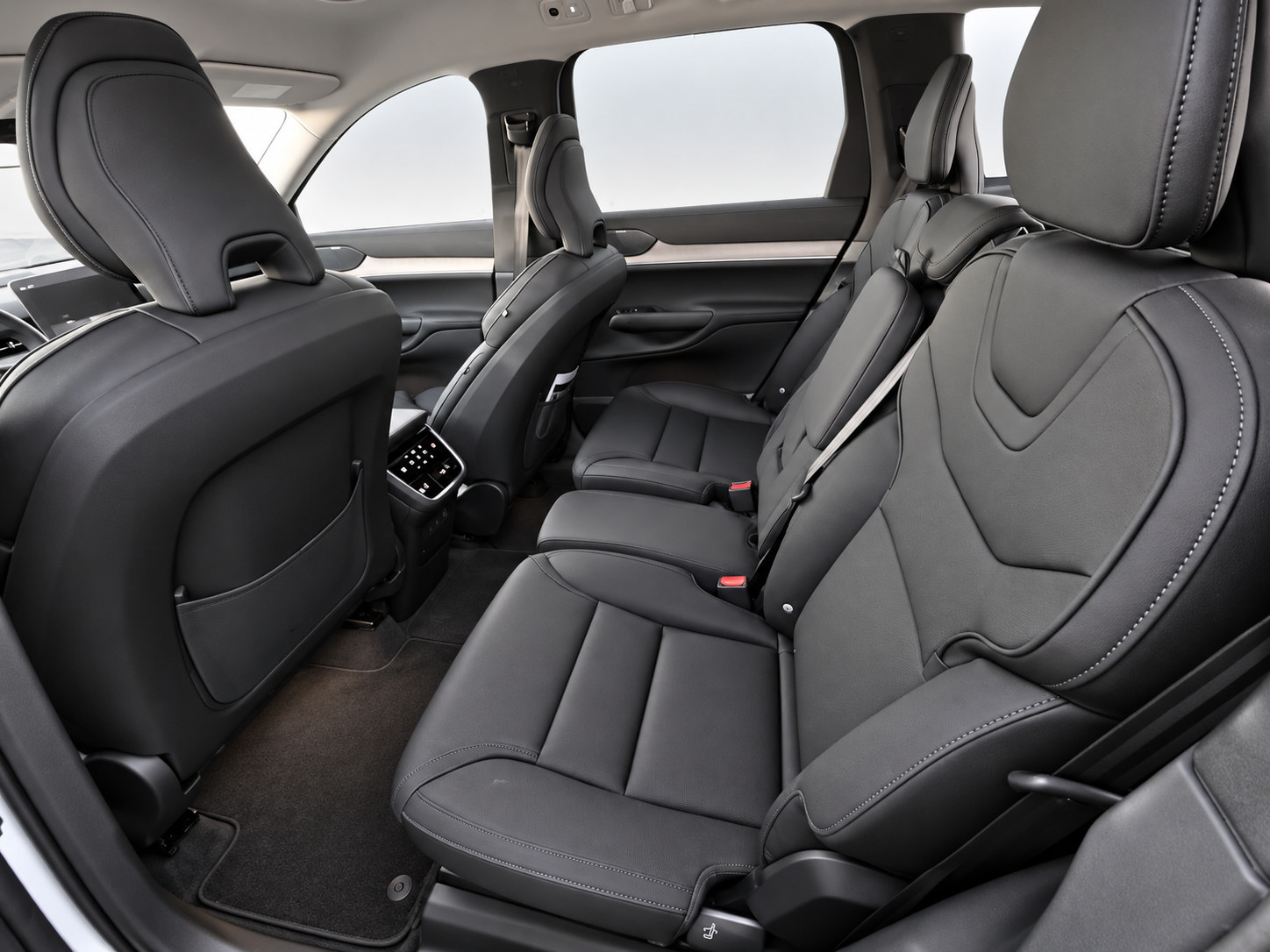Used 2025 Volvo EX90 Plus AWD/4WD image 5