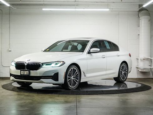 Used 2023 BMW 540i w/ Premium Package RWD image 3
