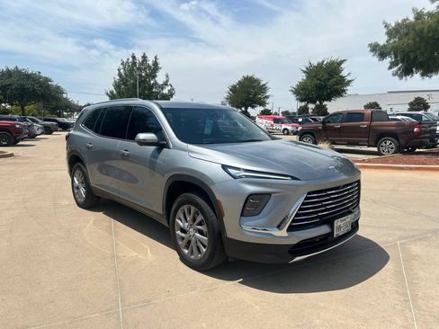 Used 2025 Buick Enclave Preferred FWD image 7