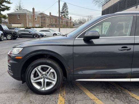 Used 2019 Audi Q5 2.0T Premium w/ Convenience Package image 2