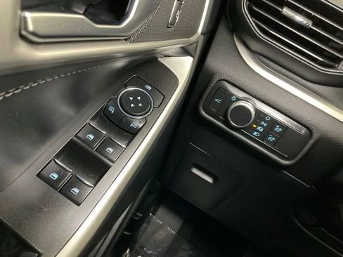 Used 2022 Ford Explorer XLT image 18