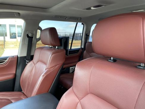 Used 2021 Lexus LX 570 4WD w/ Luxury Package image 15