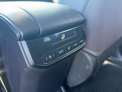 Used 2023 Toyota Highlander LE AWD/4WD image 15