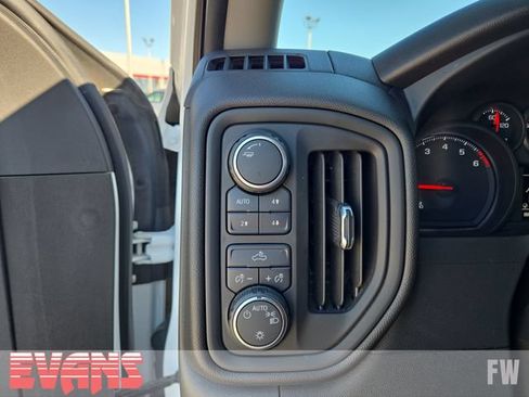 Used 2021 Chevrolet Silverado 1500 Custom Trail Boss AWD/4WD image 15