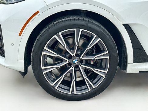 Used 2022 BMW X7 M50i w/ Dynamic Handling Package AWD/4WD image 32