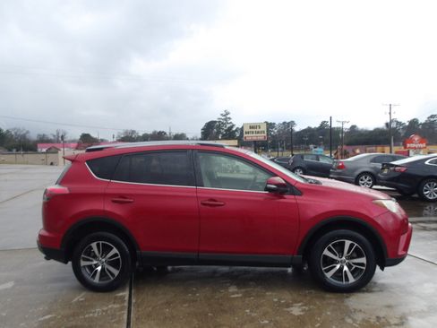 Used 2017 Toyota RAV4 XLE image 5
