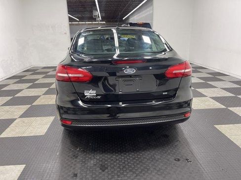 Used 2018 Ford Focus SE FWD image 3