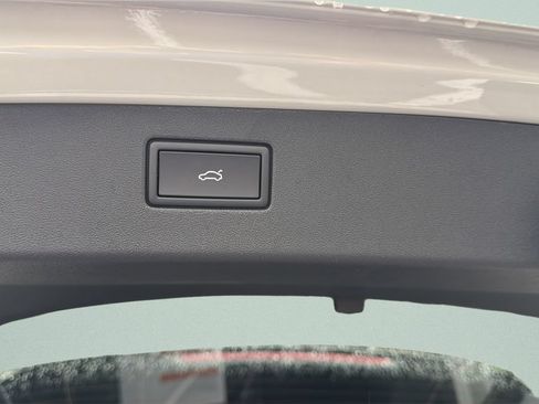 New 2026 Volkswagen Tiguan SE R-Line FWD image 29