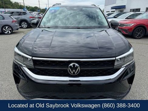 Certified 2023 Volkswagen Taos SE w/ Panoramic Sunroof Package AWD/4WD image 2