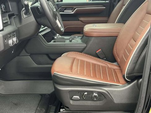 Used 2025 GMC Sierra 2500 Denali Ultimate image 13