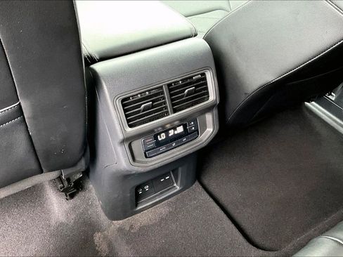 Used 2024 Volkswagen Atlas SE image 10