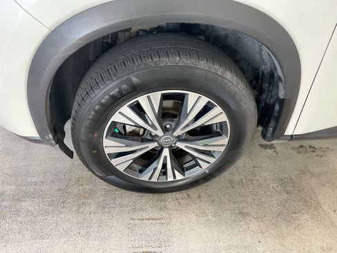 Used 2023 Nissan Rogue SV image 10