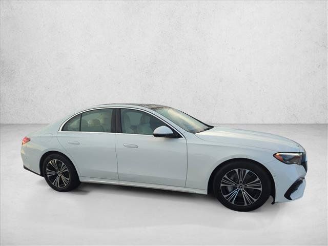 Used 2024 Mercedes-Benz E 350 4MATIC Sedan image 4