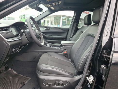 New 2025 Jeep Grand Cherokee L Altitude w/ Trailer Tow Package image 11