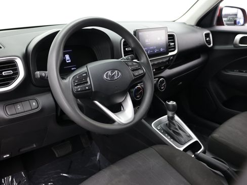 Used 2023 Hyundai Venue SE FWD image 11