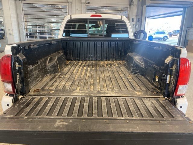 Used 2019 Toyota Tacoma TRD Off-Road w/ Technology Package AWD/4WD image 8
