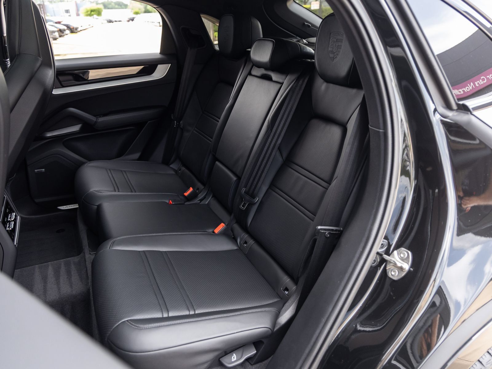 Certified 2025 Porsche Cayenne E-Hybrid Coupe AWD/4WD image 36