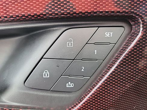 Used 2025 Chevrolet Traverse RS image 21