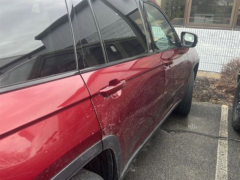 Used 2023 Jeep Grand Cherokee L Limited w/ Luxury Tech Group II image 12