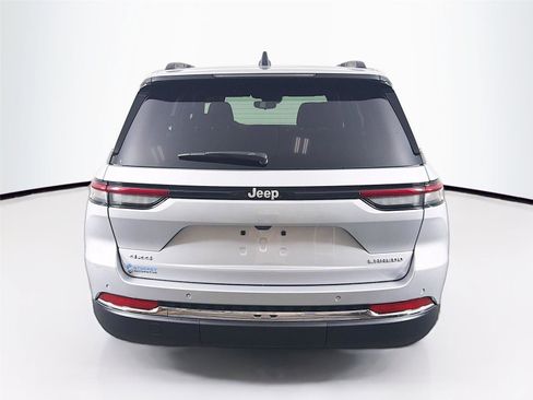 Used 2024 Jeep Grand Cherokee Laredo image 6