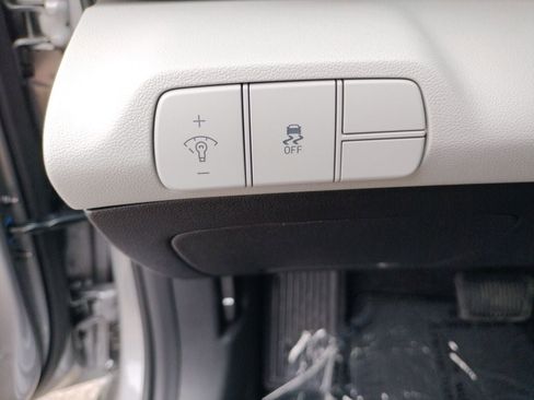 Used 2025 Hyundai Elantra Limited FWD image 29
