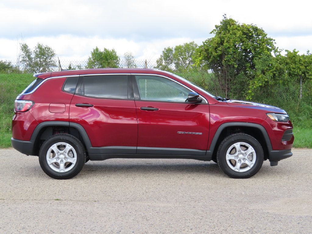 Certified 2022 Jeep Compass Sport AWD/4WD image 2