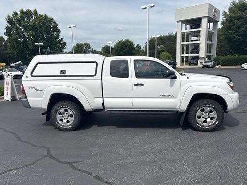 Used 2011 Toyota Tacoma 4x4 Access Cab V6 w/ TRD Off-Road Pkg image 5