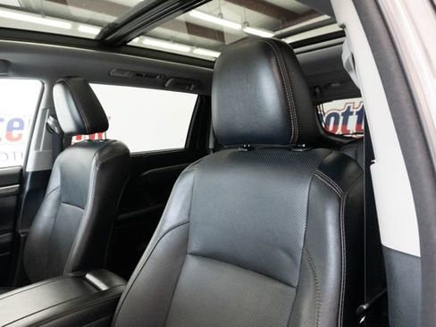 Used 2018 Toyota Highlander Limited Platinum AWD/4WD image 23