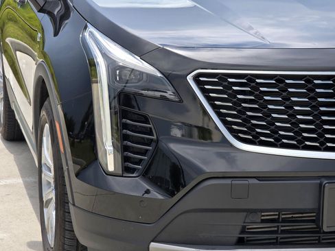 Certified 2023 Cadillac XT4 Premium Luxury w/ Technology Package FWD image 9