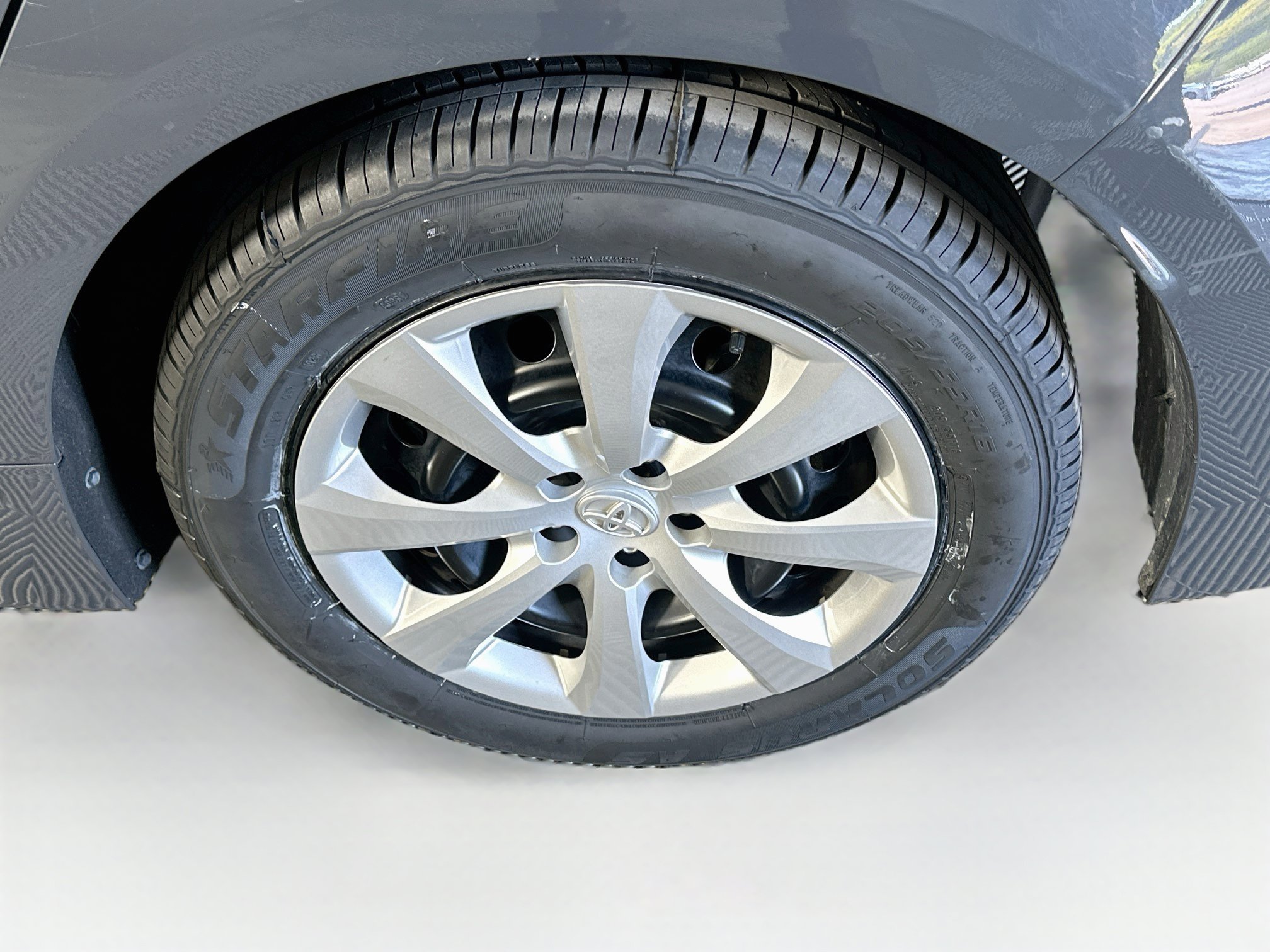 Used 2025 Toyota Corolla LE FWD image 11