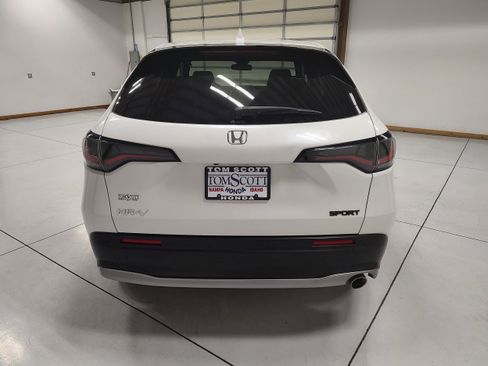 Used 2023 Honda HR-V Sport image 12